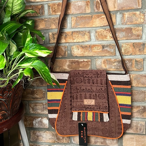 BNWT BU ZHI YUN SADDLEBAG W/ THREE POCKETS, 1 W/ A ZIPPERED POCKET AND ONE W/O - Picture 2 of 7